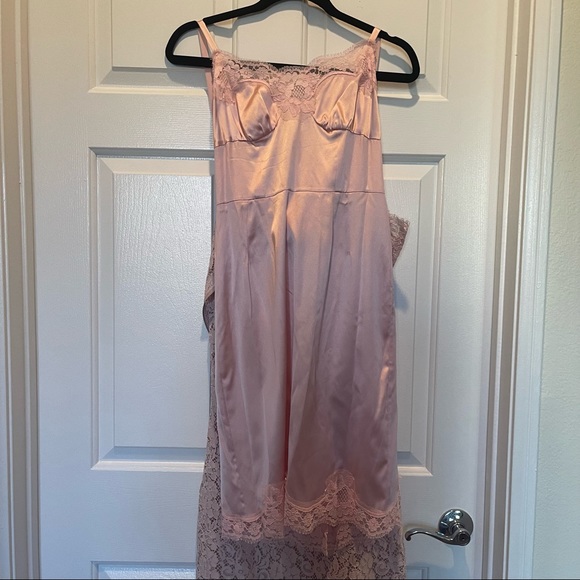 DOLCE & GABBANA
Pink Floral Lace Shift Gown Mini Dress - Picture 7 of 11